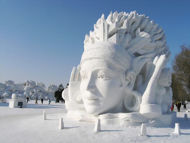 5.) Those are some huge earrings. - Amazing Ice Sculptures That Put Edward Scissorhands To Shame.