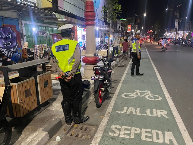 Awas ! Parkir di Jalur Sepeda Bakal Ditilang Polisi