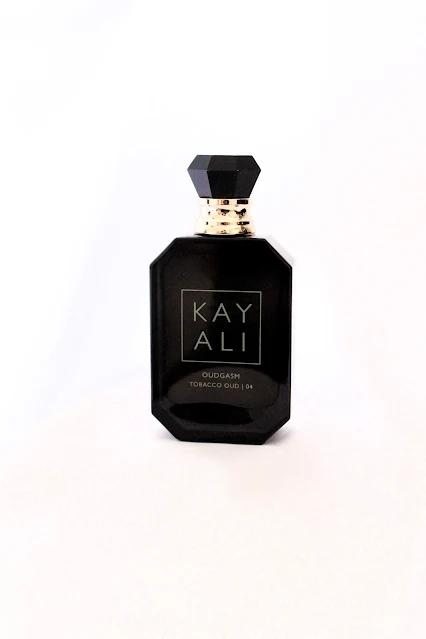 kayali tobacco oud review, parfum kayali tobacco oud, kayali tobacco oud eau de parfum, kayali tobacco oud 04, parfum oud kayali, kayali oudgasm collection, parfum bois de oud, parfum tabac, tobacco oud kayali, nouveaux parfums 2023