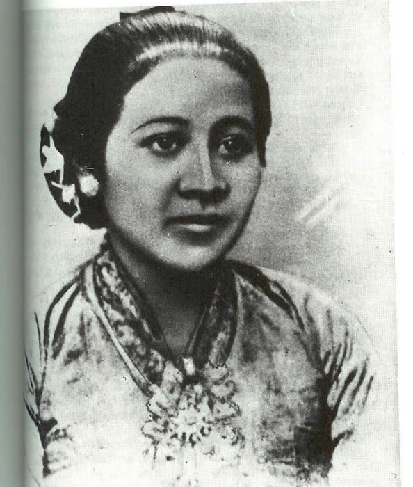  random note sejarah opini mengenang Ibu Kita Kartini 