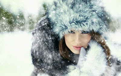 girl-fashion-photo-winter-snow-snowflakes-wallpaper-1680x1050