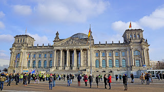 Der Reichstag in Berlin, in dem der Bundestag seinen Sitz hat - Foto von Roland Richter (Wiesbaden) - www.roland-richter.de