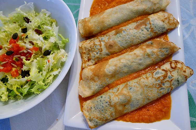 http://pimientoamarillo.blogspot.com.es/2016/10/crepes-panqueques-rellenos-de-espinacas.html