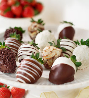 Chocolate-Covered Strawberries Gift Box