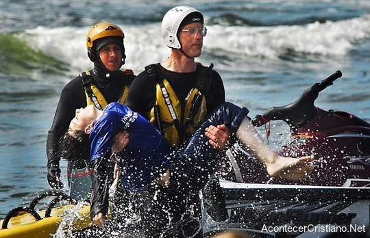 Rescate de niño ahogado en la playa