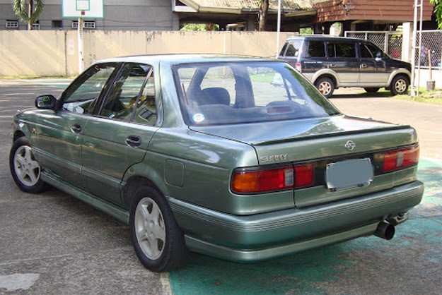 Nissan Sunny Arkadan Görünüşü