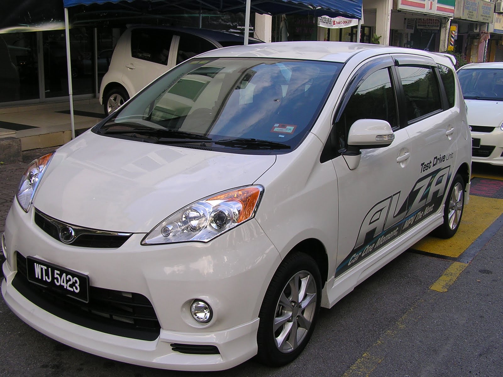 Perodua Alza Edisi Khas - Absurd Things