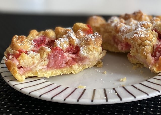 Erdbeerkuchen mit Streuseln