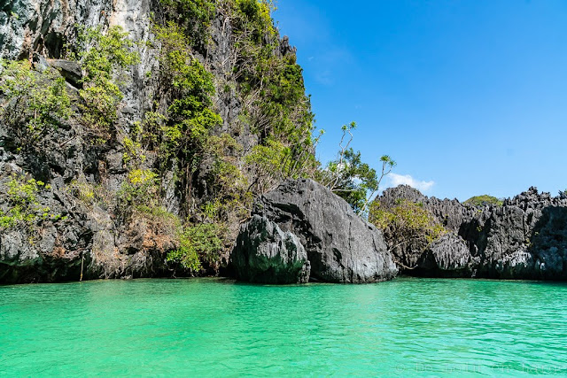 Small-Lagoon-Miniloc-Archipel-de-Bacuit-Palawan-Philippines