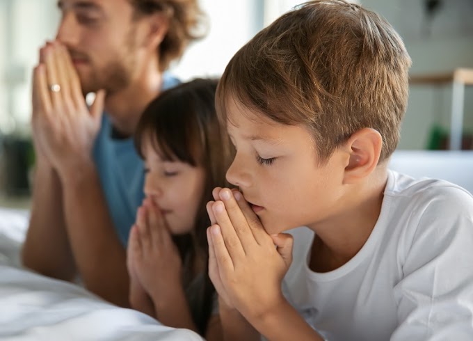 ¿Quieres que tus hijos sean bendecidos? Estos son los 7 motivos por los que debes orar por ellos a diario