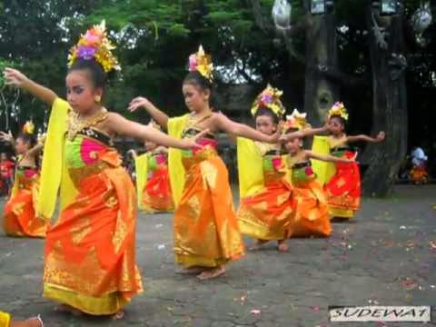 15 Tarian  Tradisional  dari Bali  TradisiKita