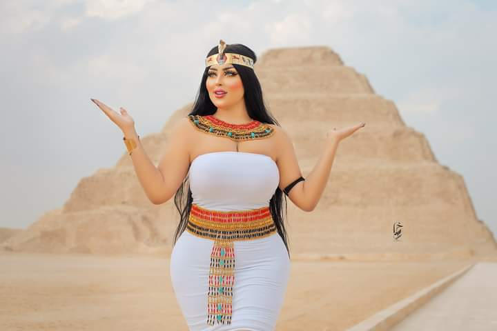 Photos of model Salma El-Shimi in the pyramids are causing a stir in Egypt