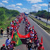 MST faz protesto e deixa trânsito lento na BR-324