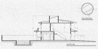 Reprodução do corte longitudinal do projeto, incluindo o detalhe com as medidas básicas da escada, com escalas suprimidas sobre fundo texturizado.