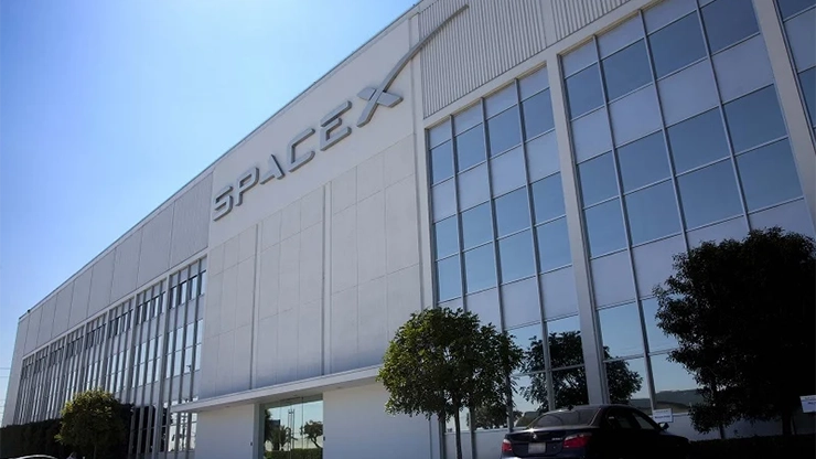 SpaceX требует разрешение на использование 12-гигагерцового диапазона