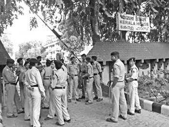 অন্ধ হলে প্রলয় বন্ধ থাকে না by সৌম্য বন্দ্যোপাধ্যায়