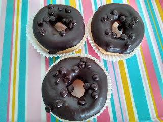 donat coklat, donat filling coklat , donat coklat chip, donat topping coklat , donat coklat keju .