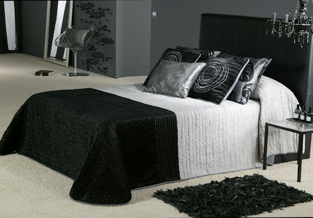 Black And White Bedroom Decorating Ideas