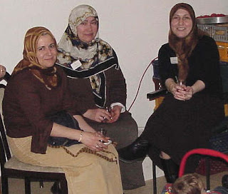 Almanya'da başörtüsü giymiş Türk kadınlar