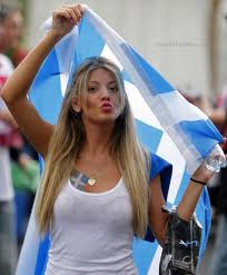 Foto Artis Cantik Pendukung Euro 2012  AWALILAH