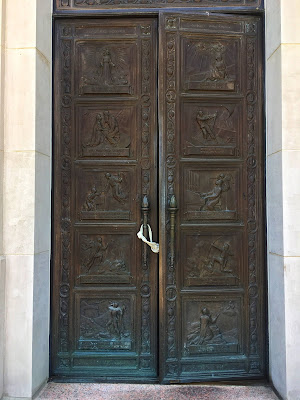 the doors of the Armstrong Browning Library