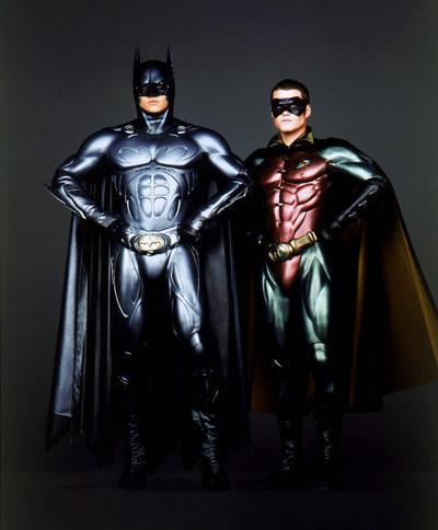 Batman y Robbie con trajes mas modernos