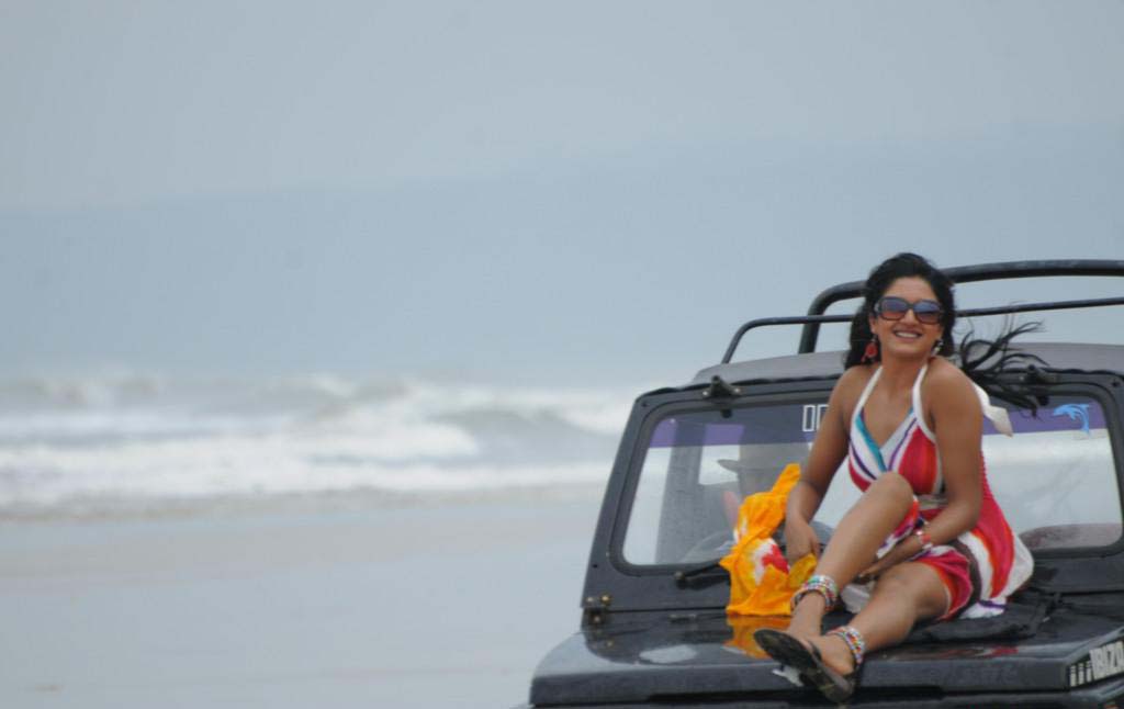 Vimala Raman Spicy Hot Mini Red Dress Pics in Beach