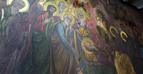 Imagens de igreja da Macedónia brilham e padre fala de milagre