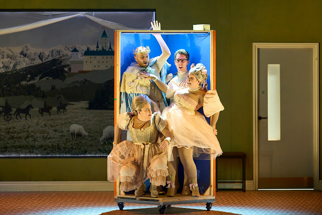 Rossini: Cinderella - Edmund Danon, Joseph Doody, Nazan Fikret, Lauren Young  - English Touring Opera (Photo: Richard Hubert Smith)