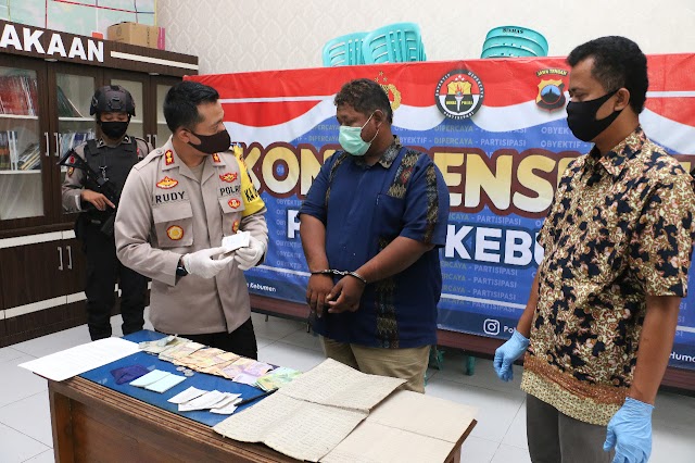 Si Gendut Penjual Togel Ditangkap Polisi