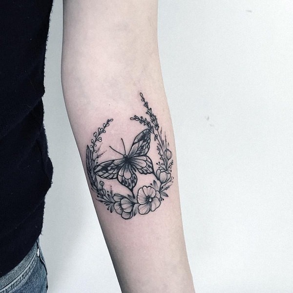 esta_bela_tatuagem_de_borboleta_floral
