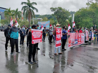 Pakai Baju Adat, Pemuda Papua Dukung Otsus Jilid II