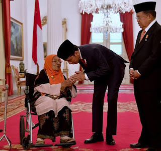 Presiden Anugerahkan Gelar Pahlawan Nasional Untuk  Presiden Jokowi Anugerahkan Gelar Pahlawan Nasional Untuk 4 Tokoh