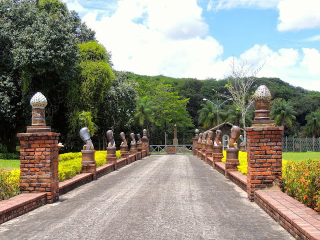 Entrada da Oficina Brennand