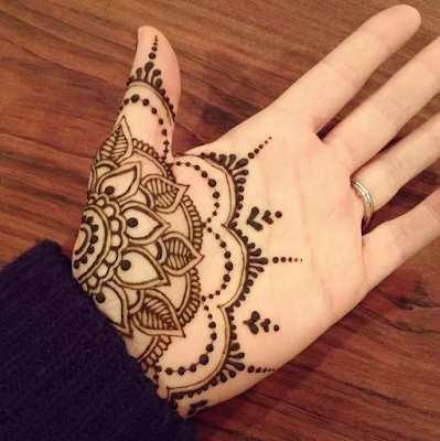 motif henna di tangan sederhana