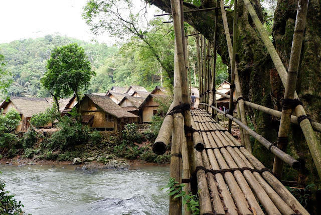 jembatan di kampung gajeboh baduy luar
