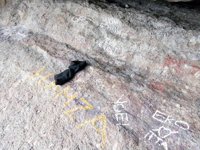vandalisme-di-puncak-batu-pute-binuang-polewali-mandar