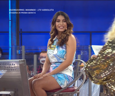Emanuela Marsili bella concorrente abbigliamento Avanti Un Altro