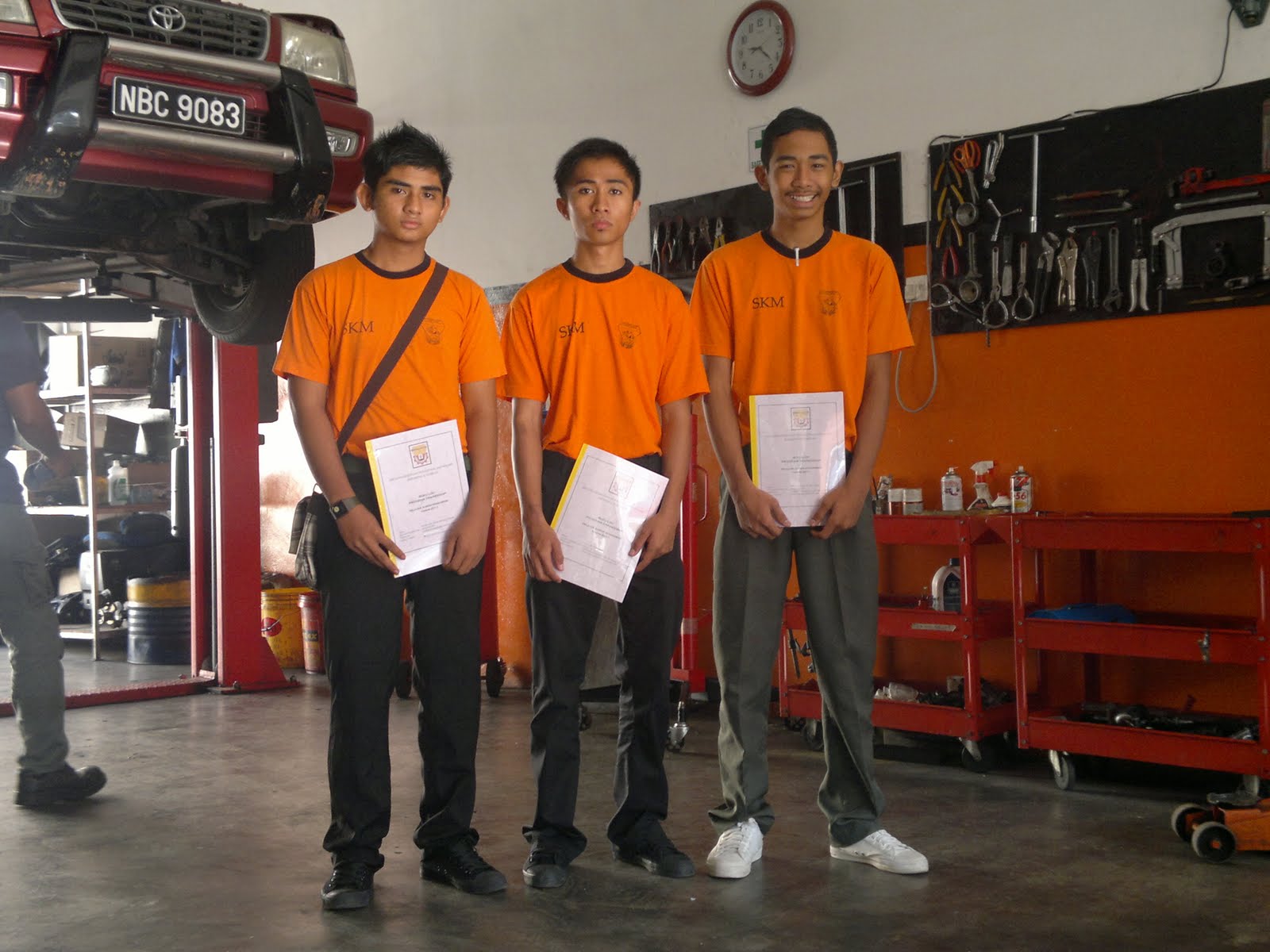 AUTOMOTIVE DEPARTMENT: Mac 2011