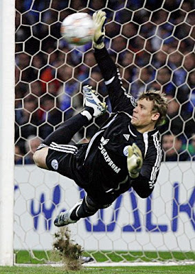 Manuel Neuer saves a penalty against FC Porto