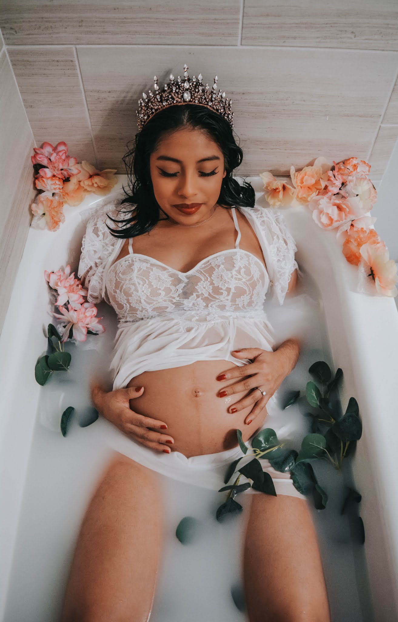 Maternity Photo Shoot Ideas: Milk Bath Photos