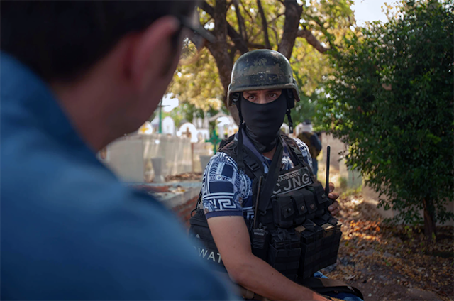 “Yo sé quién es mi patrón. Señor don Mencho. Una persona muy honorable” “Se toparon con el corazón de la mafia", dice. "Si yo fuera ustedes, no hubiera venido”