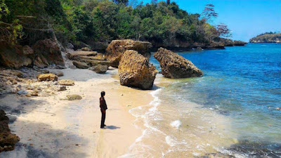 PANTAI TERINDAH DI KABUPATEN TULUNGAGUNG MENJELAJAHI PANTAI TERINDAH DI KABUPATEN TULUNGAGUNG