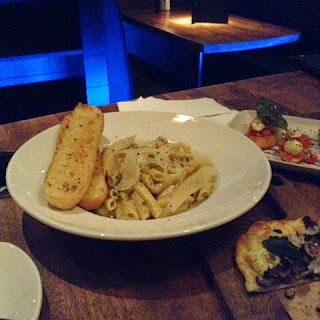 Moxie' s @ Fairview Mall Restaurant review Herb Chicken Alfredo