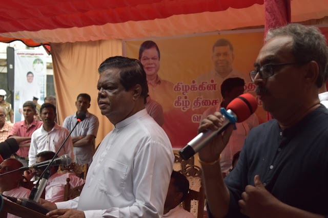 களுவாஞ்சிகுடியில் வீதி சமிக்ஞை  மின் விளக்கு  அங்குரார்ப்பண நிகழ்வில் அமைச்சர் பந்துல குணவர்த்தன  கலந்து கொண்டார்   