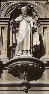 Santo Domingo de la Calzada en el pórtico de la Catedral de la localidad de Santo Domingo de la Calzada