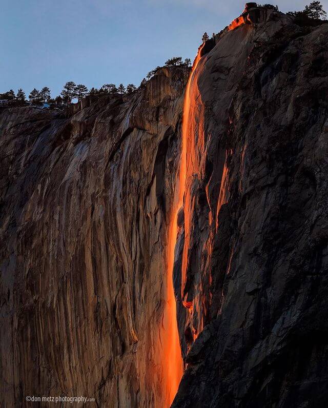 Air Terjun Horsetail - foto Instagaram @donmetzphotography