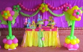 DECORACIÓN DE LAS PRINCESAS CON TELAS fiestitainfantil.blogspot.com