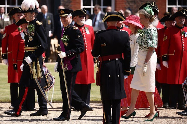 King Philippe and Queen Mathilde visited the Royal Hospital Chelsea in London. Queen Mathilde wore a leaf printed cape dress