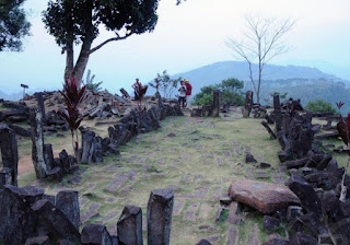  MEGAHNYA BOROBUDUR DI GUNUNG PADANG